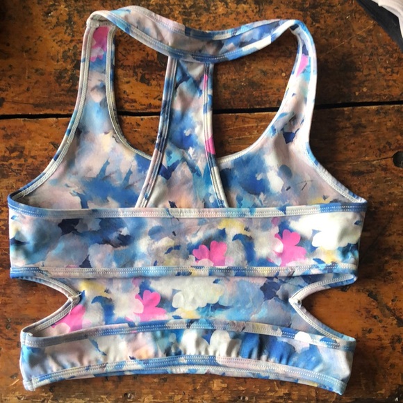 Cute patterned sports bra - Picture 2 of 3